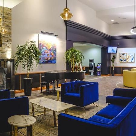 Hotel Le Montagnais Saguenay Bagian luar foto