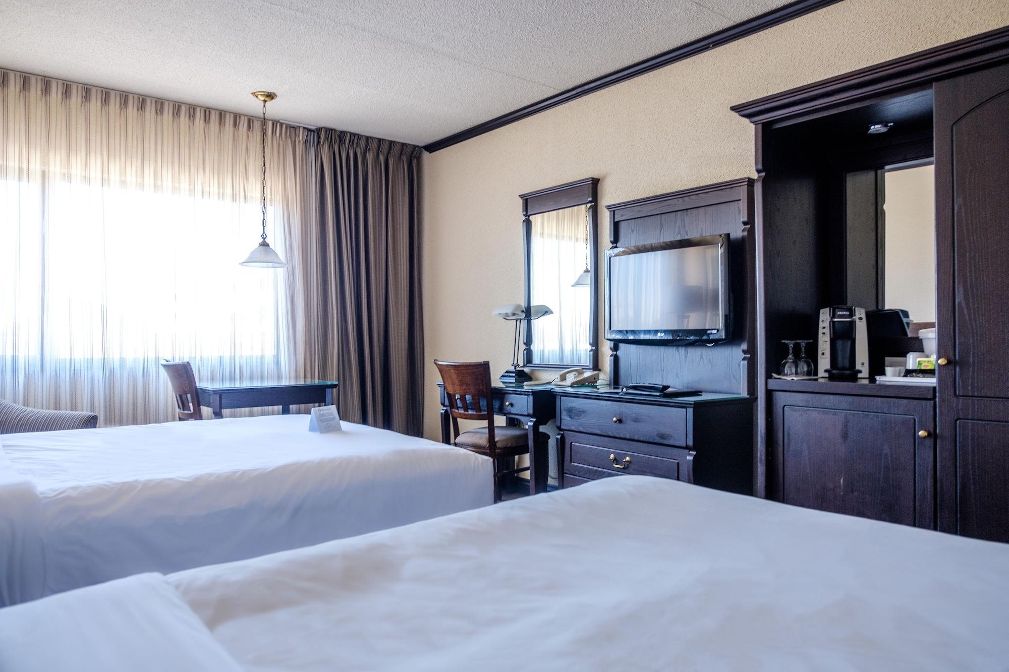 Hotel Le Montagnais Saguenay Bagian luar foto