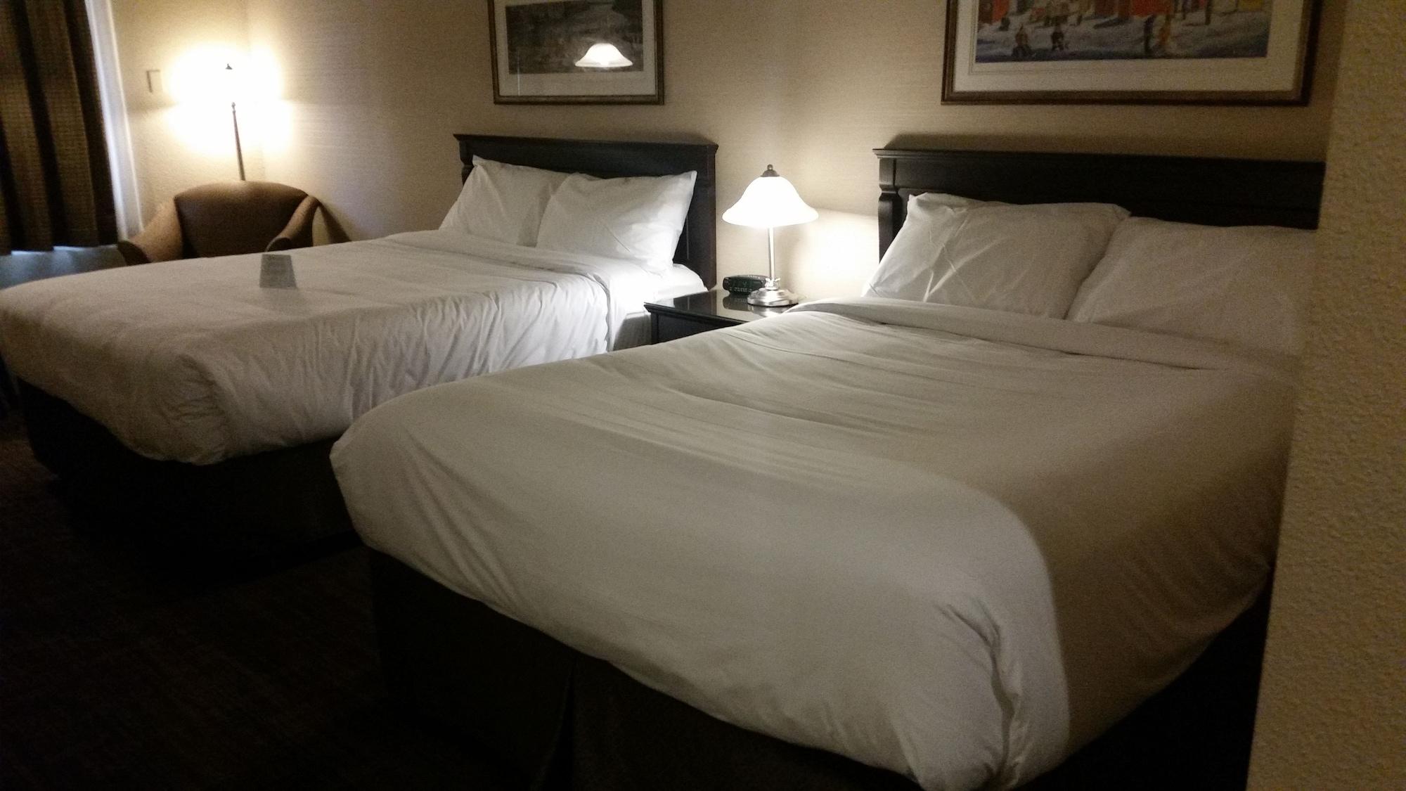 Hotel Le Montagnais Saguenay Bagian luar foto
