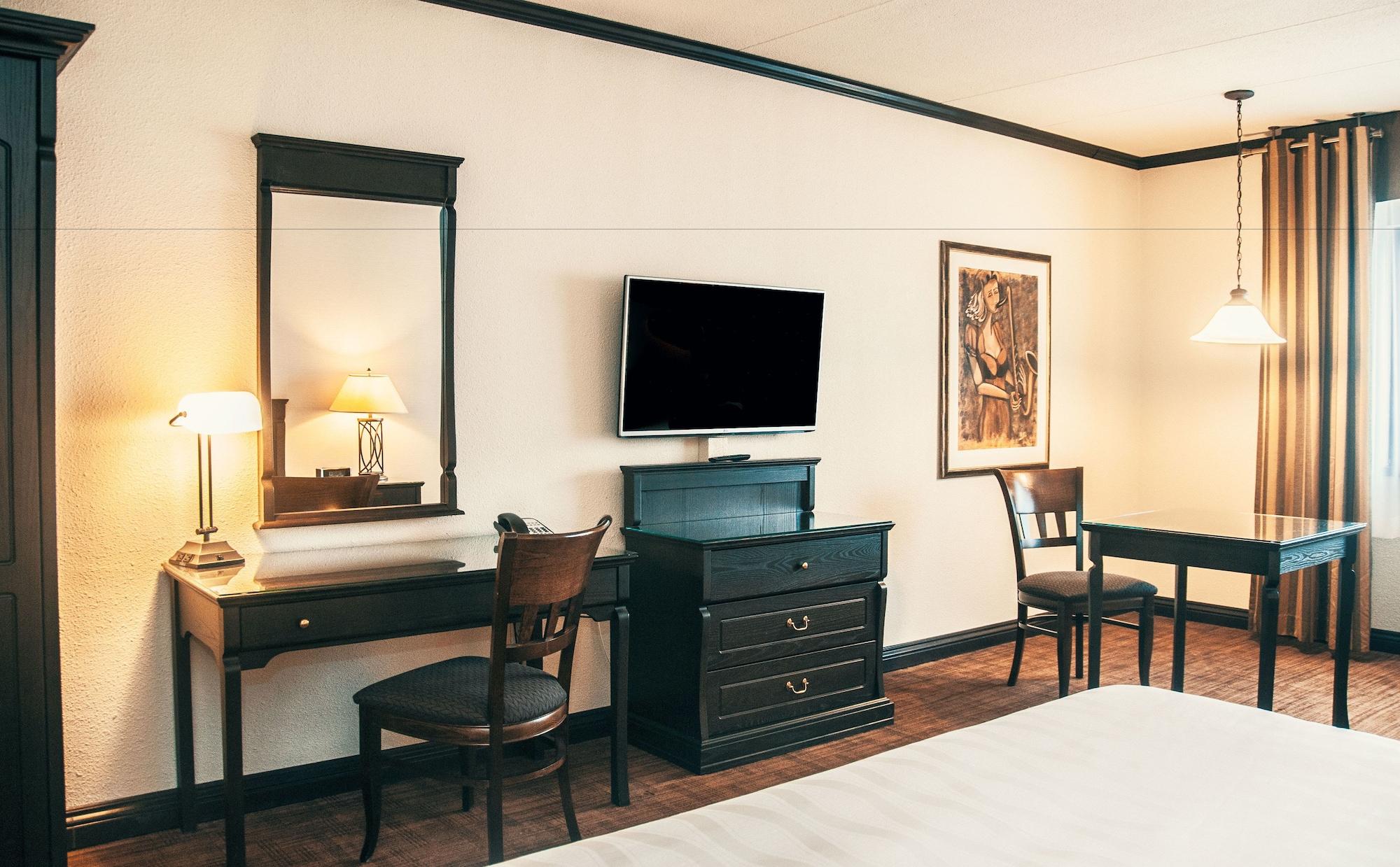Hotel Le Montagnais Saguenay Bagian luar foto