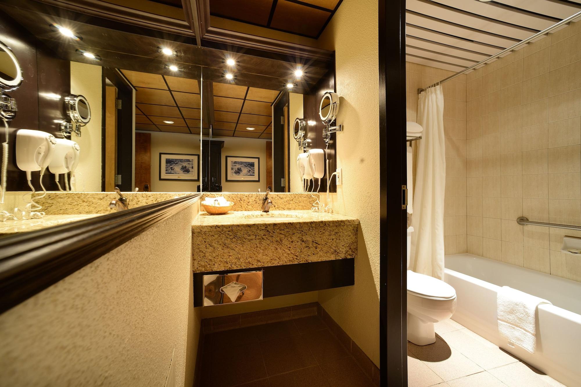 Hotel Le Montagnais Saguenay Bagian luar foto