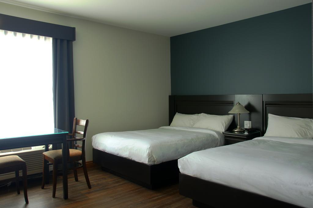 Hotel Le Montagnais Saguenay Bagian luar foto