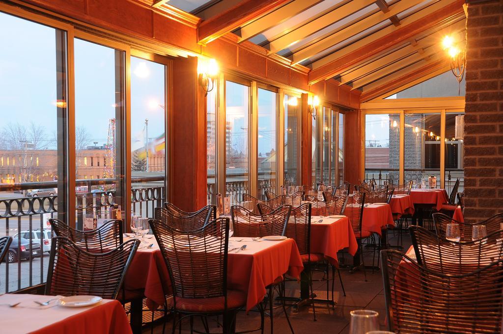 Hotel Le Montagnais Saguenay Bagian luar foto