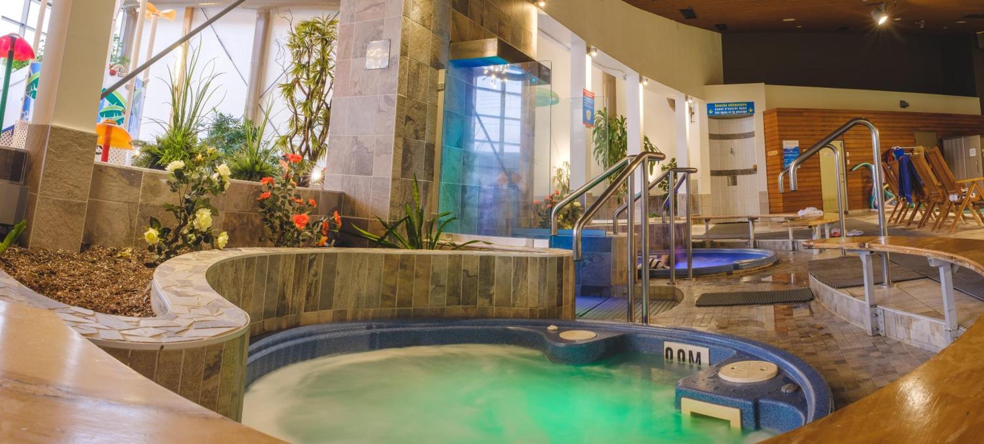 Hotel Le Montagnais Saguenay Bagian luar foto