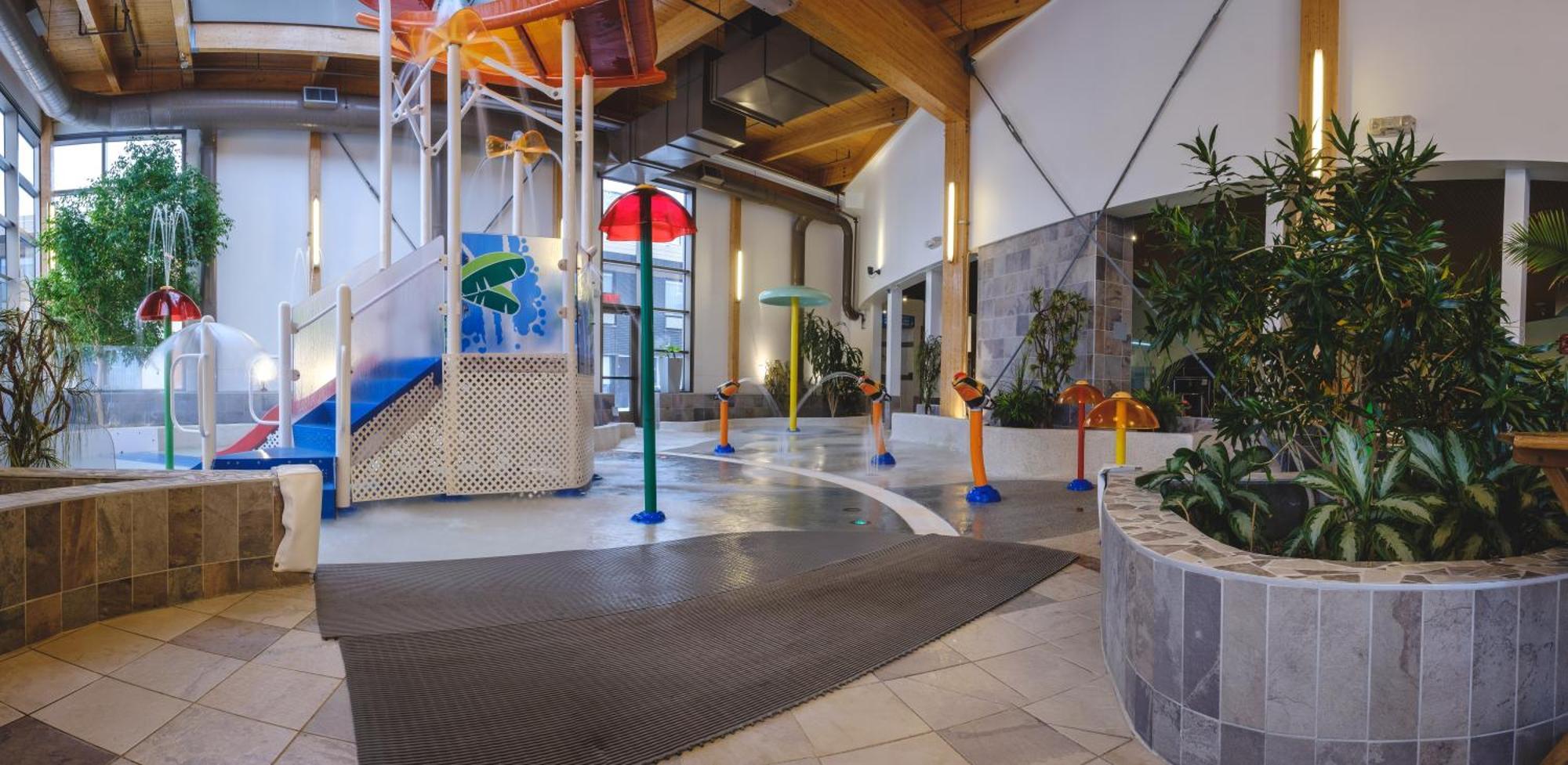 Hotel Le Montagnais Saguenay Bagian luar foto