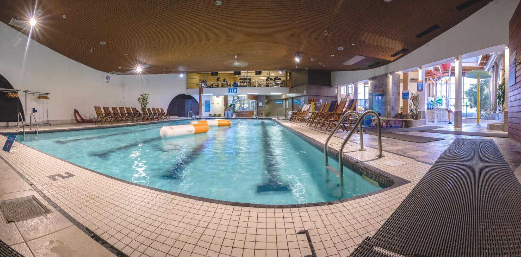 Hotel Le Montagnais Saguenay Bagian luar foto