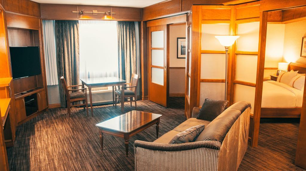 Hotel Le Montagnais Saguenay Bagian luar foto