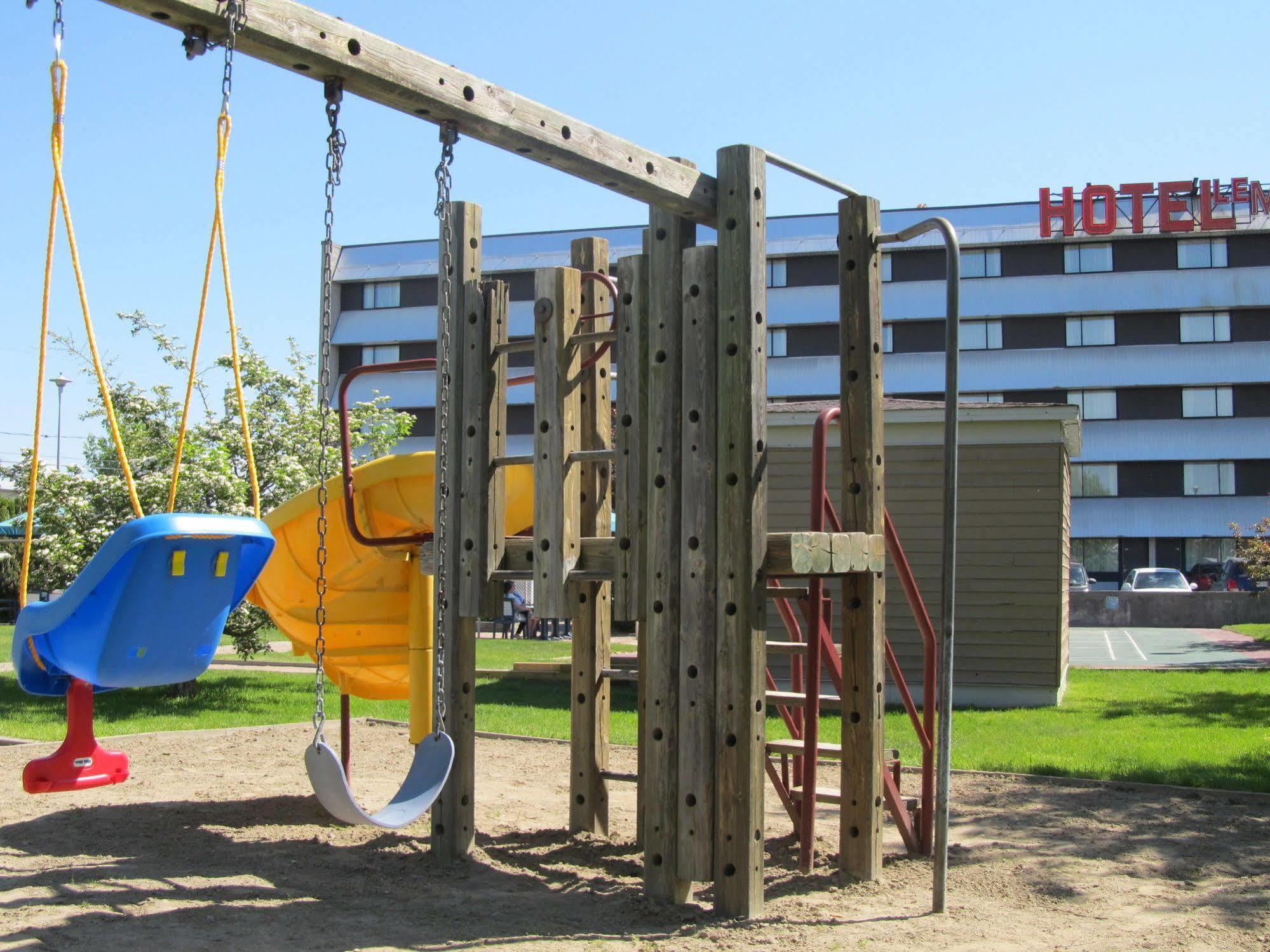 Hotel Le Montagnais Saguenay Bagian luar foto