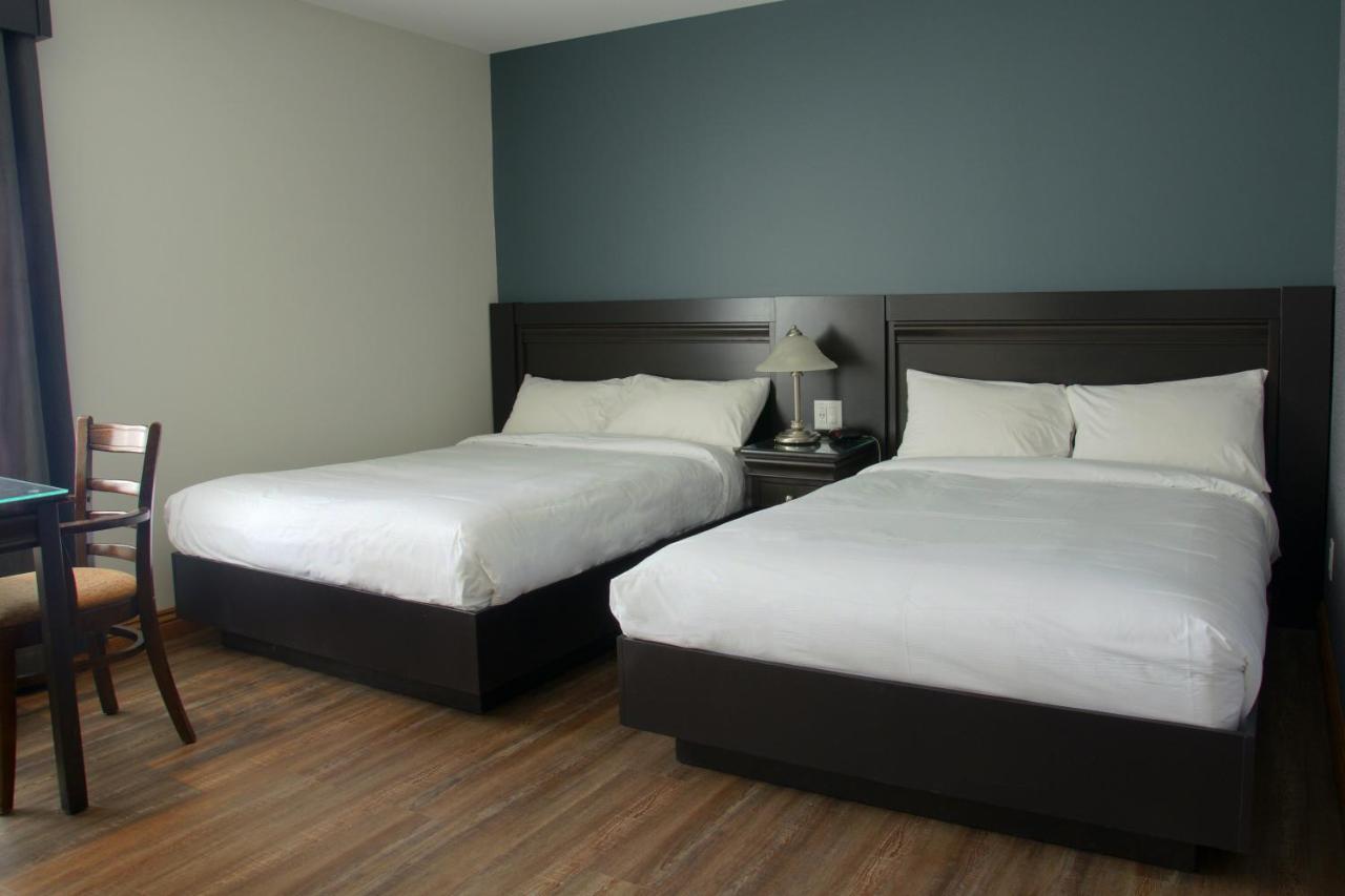 Hotel Le Montagnais Saguenay Bagian luar foto
