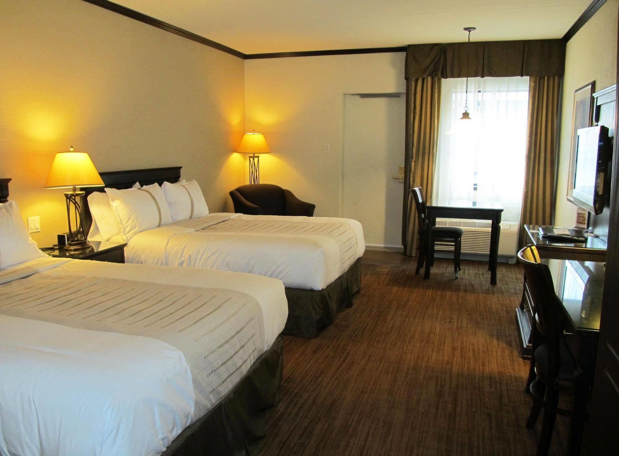 Hotel Le Montagnais Saguenay Bagian luar foto