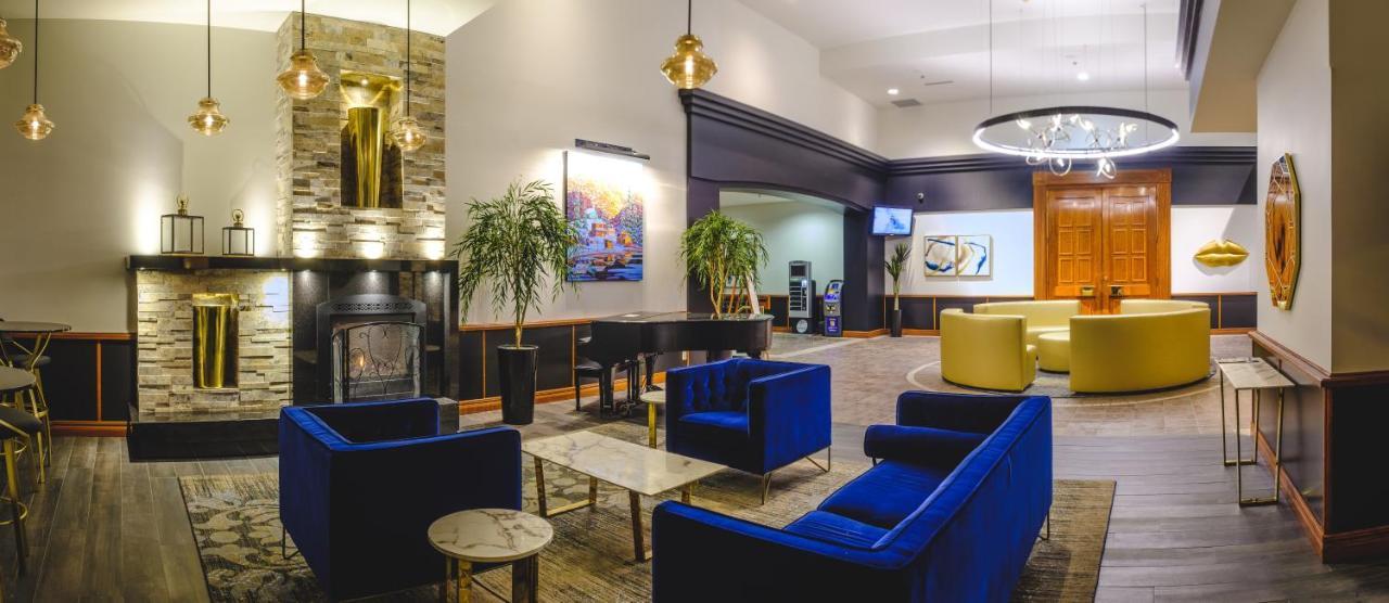 Hotel Le Montagnais Saguenay Bagian luar foto