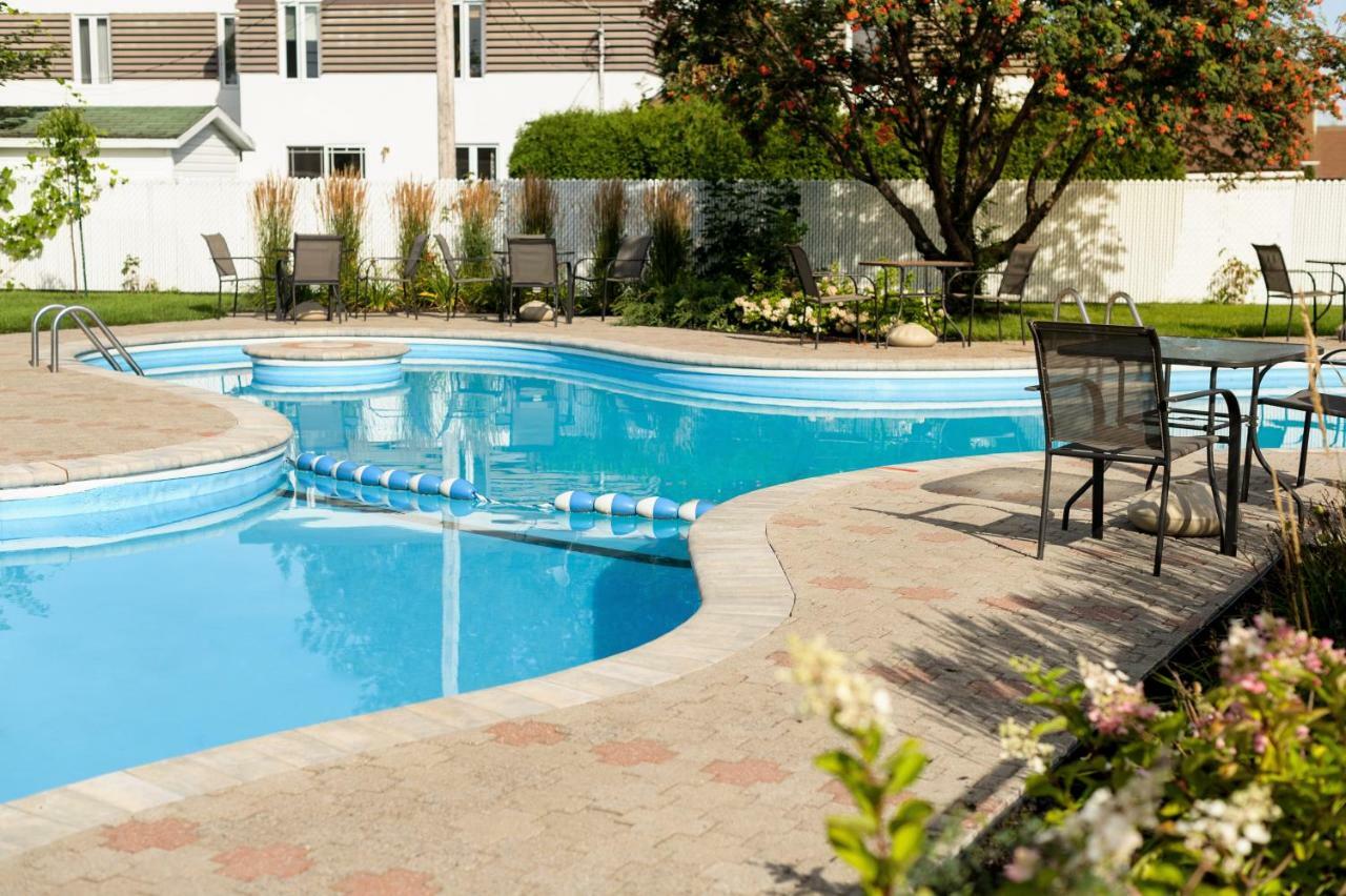 Hotel Le Montagnais Saguenay Bagian luar foto