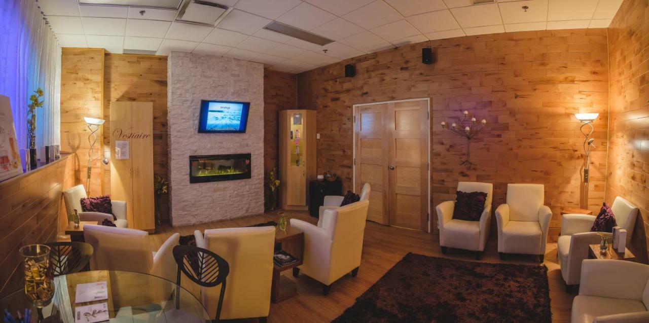 Hotel Le Montagnais Saguenay Bagian luar foto
