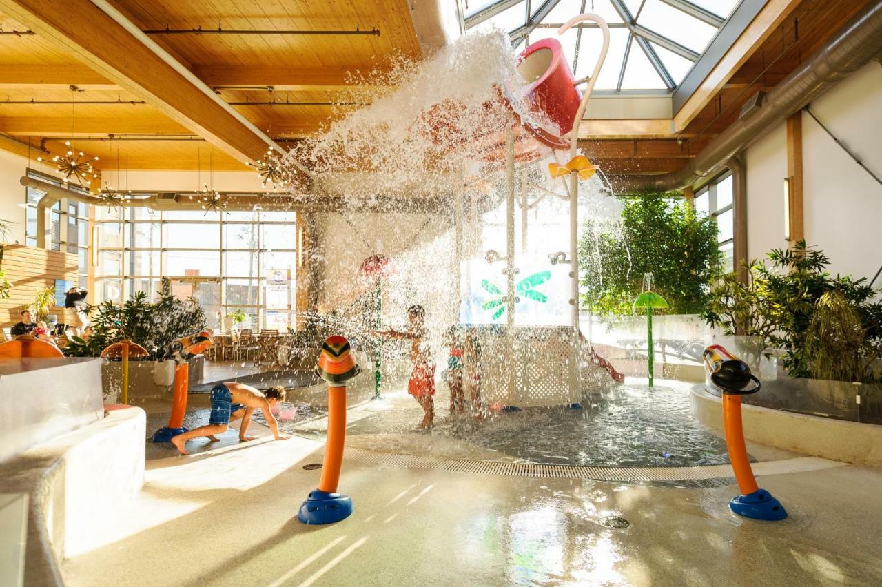 Hotel Le Montagnais Saguenay Bagian luar foto