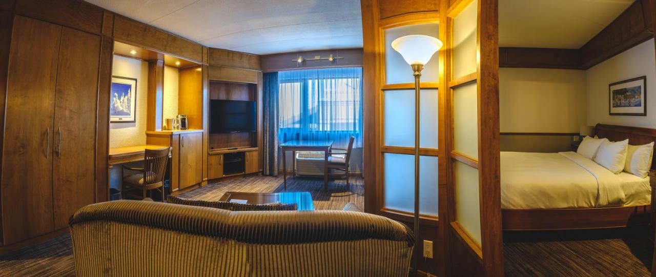 Hotel Le Montagnais Saguenay Bagian luar foto