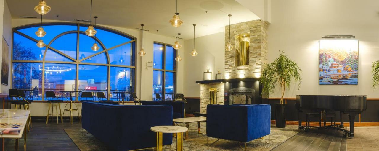 Hotel Le Montagnais Saguenay Bagian luar foto