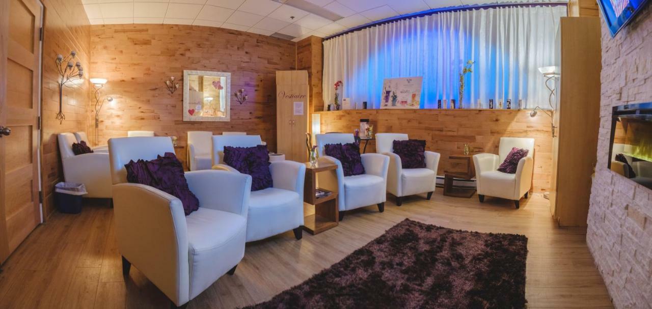 Hotel Le Montagnais Saguenay Bagian luar foto