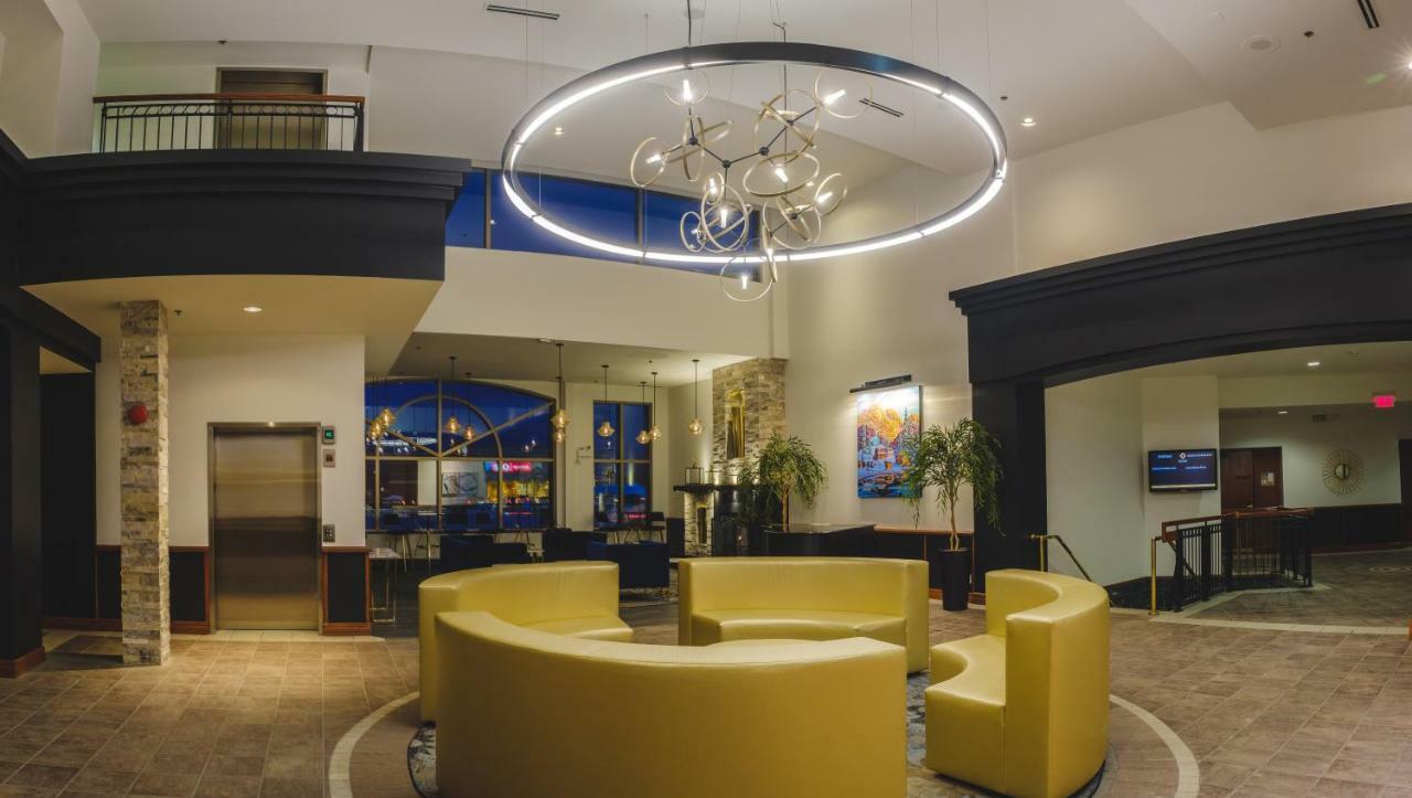 Hotel Le Montagnais Saguenay Bagian luar foto