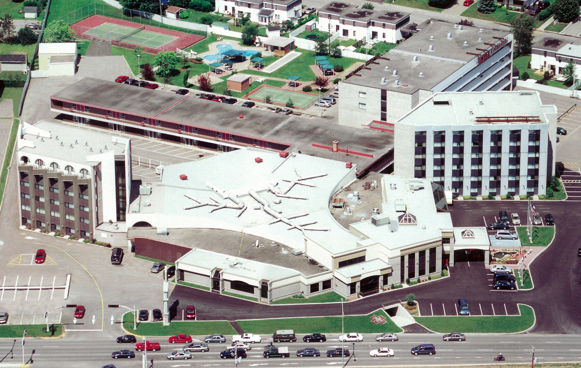 Hotel Le Montagnais Saguenay Bagian luar foto
