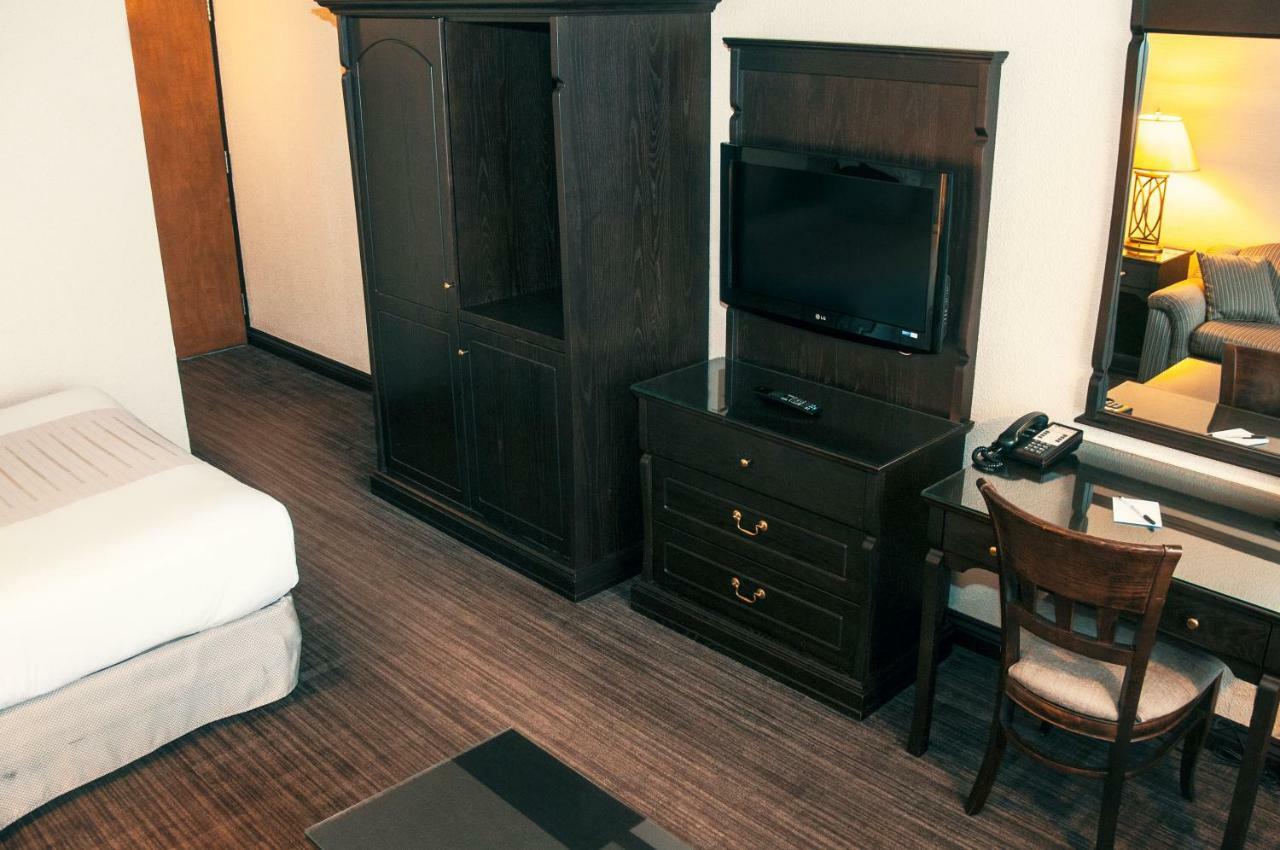 Hotel Le Montagnais Saguenay Bagian luar foto