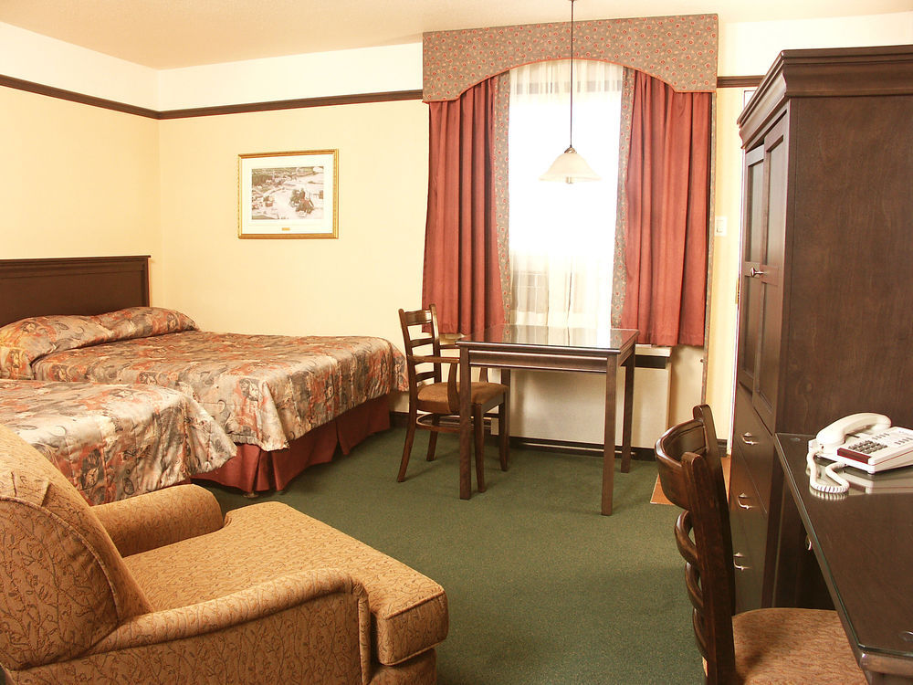 Hotel Le Montagnais Saguenay Bagian luar foto