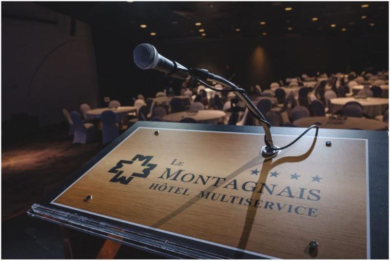 Hotel Le Montagnais Saguenay Bagian luar foto